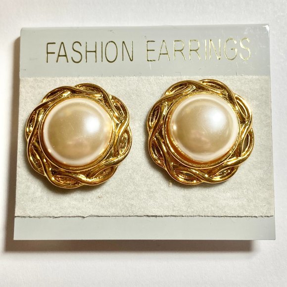 Vintage Gold White Pearl Clip On Earrings Weave Round Gold Tone 70s Acrylic - Picture 2 of 8